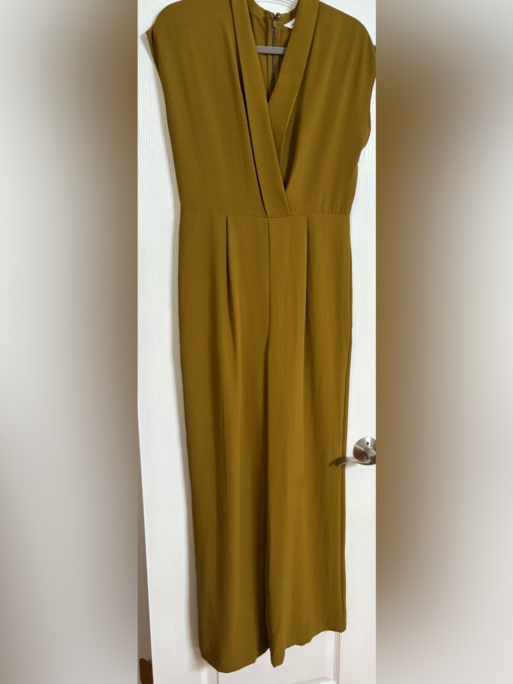 Nine West “Destiny Green” V-Neck Jumpsuit - Size M - Excellent Worn Once